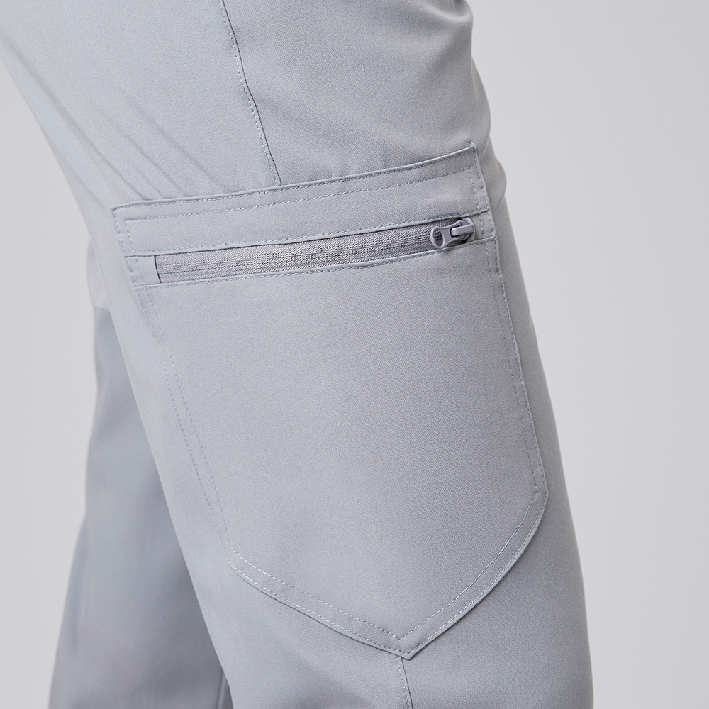 1 Beintasche (rechts) mit Zipper.